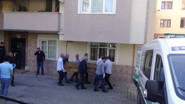gənc sevgilisinə qarşı çıxan ata-anasını güllələyərək qətlə yetirib gənc sevgilisinə qarşı çıxan ata-anasını güllələyərək qətlə yetirib