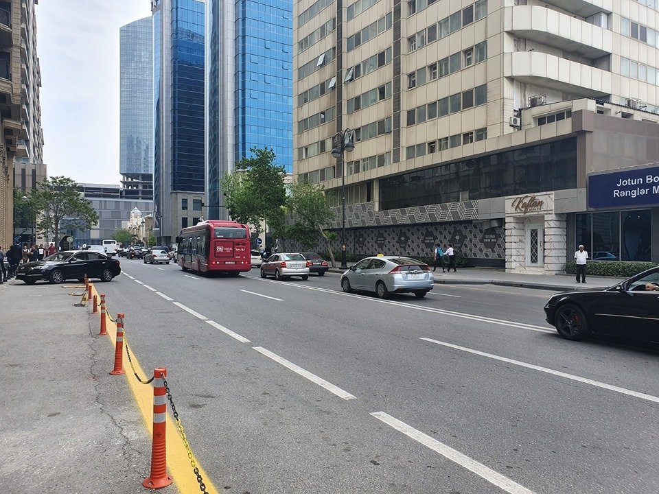 “BakuBus”ın avtobuslarından kobud qayda pozuntusu - FOTO