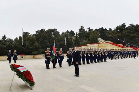 Azərbaycan Prezidenti Şəhidlər xiyabanını ziyarət edib