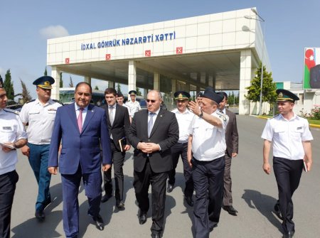 Gömrükdə YAŞIL DƏHLİZ: Yalnız sədrin qohumları üçün imiş... - İLGİNC