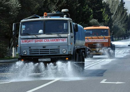 Sumqayıtda küçələr dezinfeksiyaedici məhlullarla yuyulur