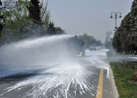 Sumqayıtda küçələr dezinfeksiyaedici məhlullarla yuyulur