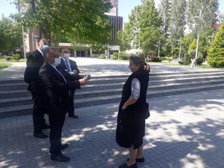 Xətai rayonunda əhaliyə tibbi maskalar paylanılır - FOTO Xətai rayonunda əhaliyə tibbi maskalar paylanılır - FOTO