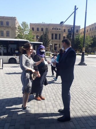 Xətai rayonunda əhaliyə tibbi maskalar paylanılır - FOTO Xətai rayonunda əhaliyə tibbi maskalar paylanılır - FOTO