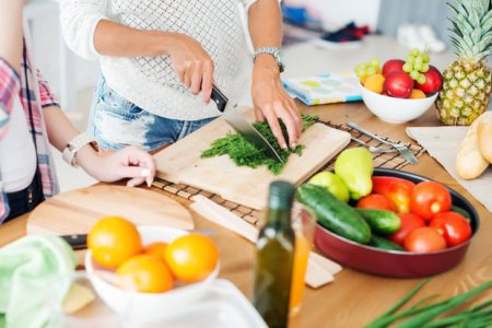 Diyetoloq sağlam və qənaətcil qidalanma yollarını açıqladı