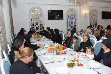 QHT rəhbəri Yasəmən Qəyyumlu İmişlidə şəhid ailələri üçün iftar süfrəsi təşkil edib