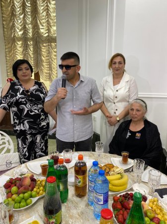 QHT rəhbəri Qurban bayramını şəhid ailələri və qazilərlə qeyd edib QHT rəhbəri Qurban bayramını şəhid ailələri və qazilərlə qeyd edib