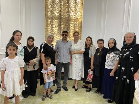QHT rəhbəri Qurban bayramını şəhid ailələri və qazilərlə qeyd edib QHT rəhbəri Qurban bayramını şəhid ailələri və qazilərlə qeyd edib
