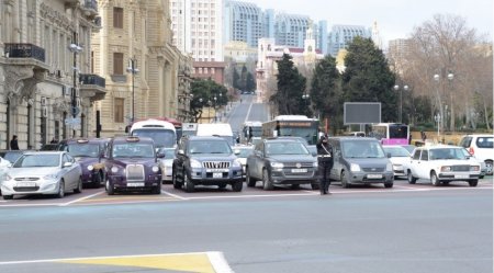 Ötən gün təyyarə qəzasında həlak olanların xatirəsi bir dəqiqəlik sükutla yad edilib