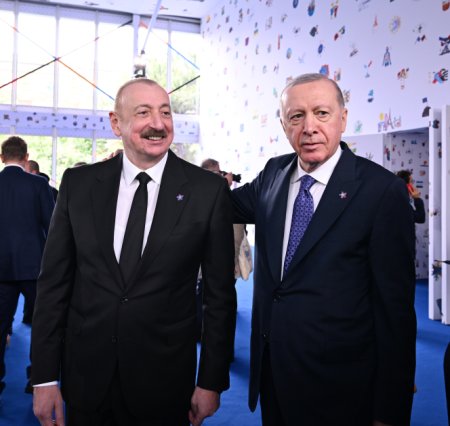 Prezident İlham Əliyev “Avropa Siyasi Birliyi” 6-cı Zirvə toplantısının açılış plenar sessiyasında iştirak edib